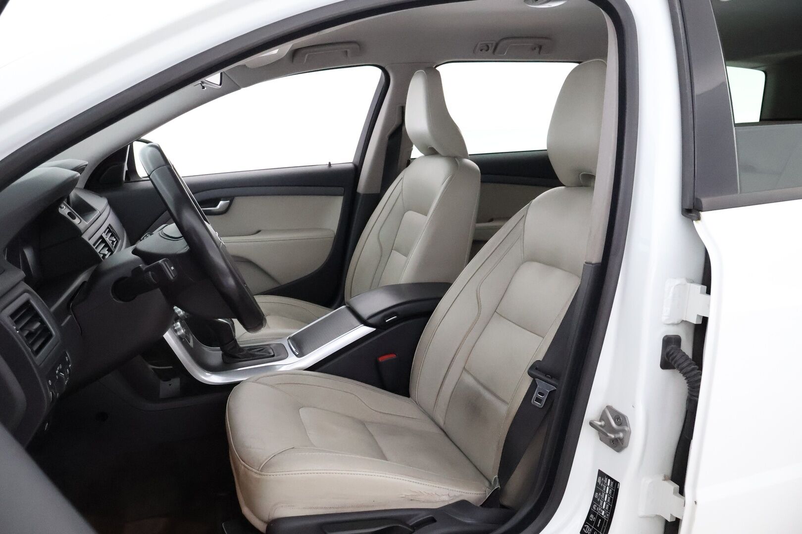 Volvo V70 2015 D4 Kinetic aut - Suomiauto / Webasto / Vaaleat Nahkapenkit / Vetokoukku / Vakkari / Sähköluukku / Jakopää tehty!