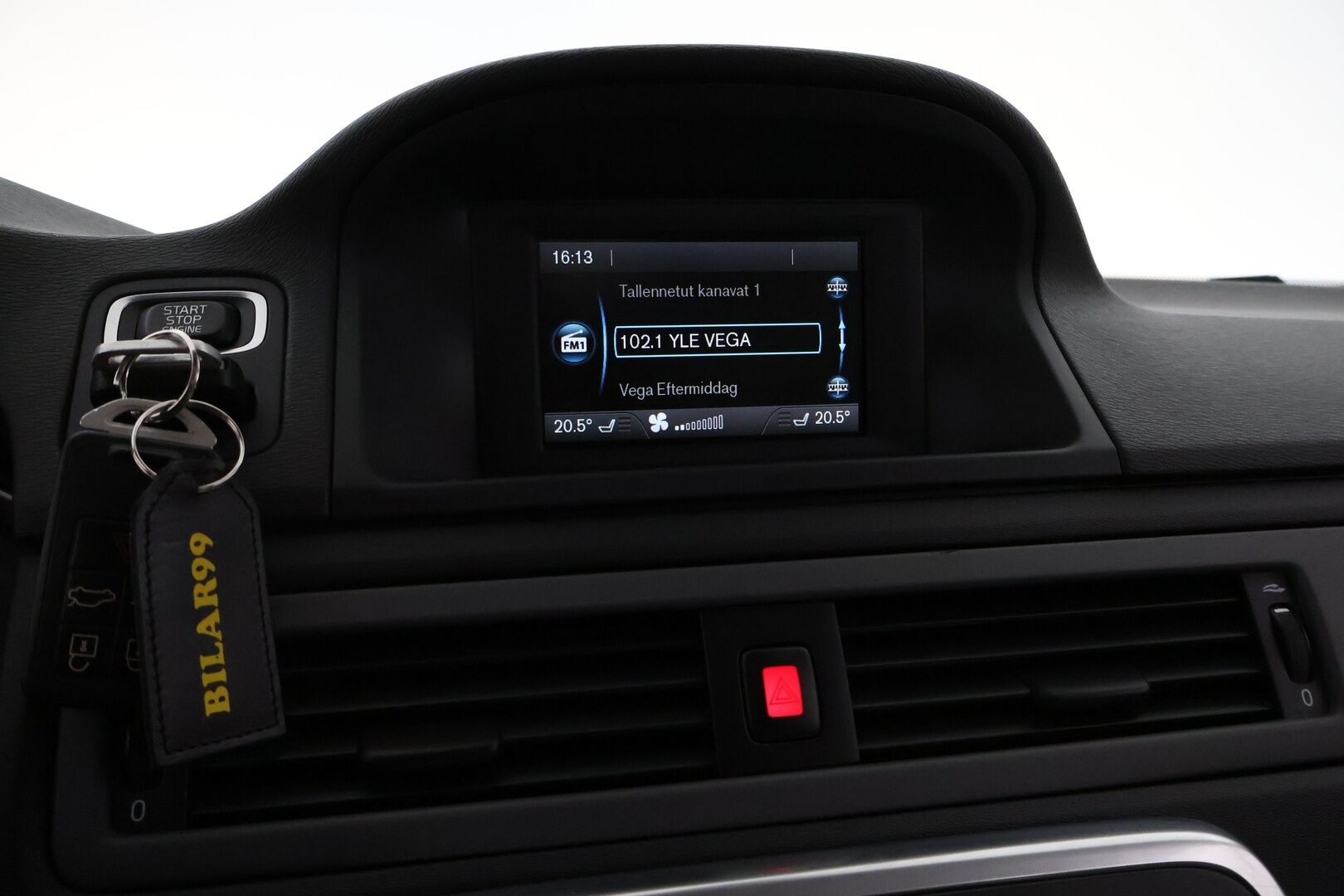 Volvo V70 2015 D4 Kinetic aut - Suomiauto / Webasto / Vaaleat Nahkapenkit / Vetokoukku / Vakkari / Sähköluukku / Jakopää tehty!