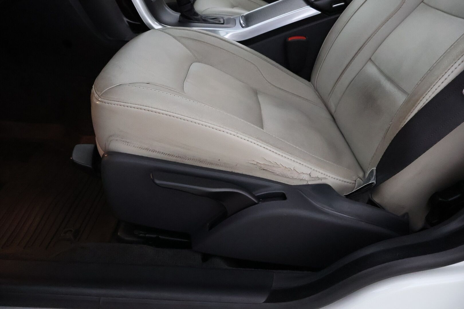 Volvo V70 2015 D4 Kinetic aut - Suomiauto / Webasto / Vaaleat Nahkapenkit / Vetokoukku / Vakkari / Sähköluukku / Jakopää tehty!