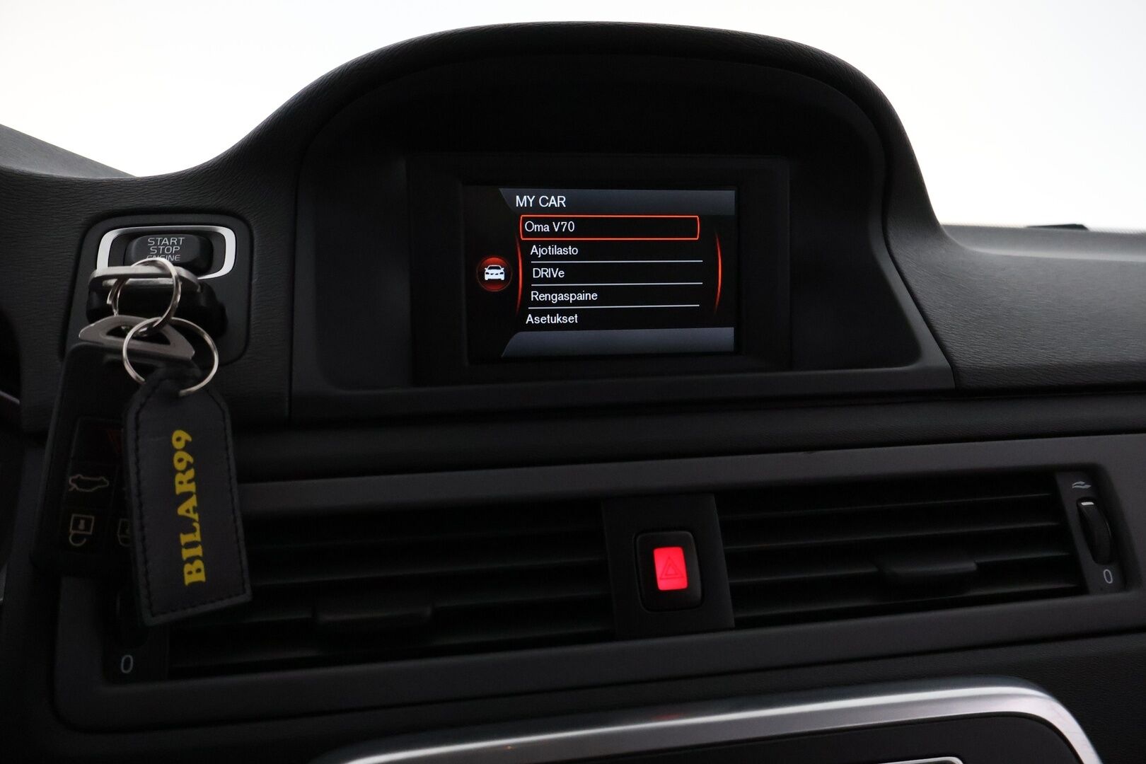 Volvo V70 2015 D4 Kinetic aut - Suomiauto / Webasto / Vaaleat Nahkapenkit / Vetokoukku / Vakkari / Sähköluukku / Jakopää tehty!
