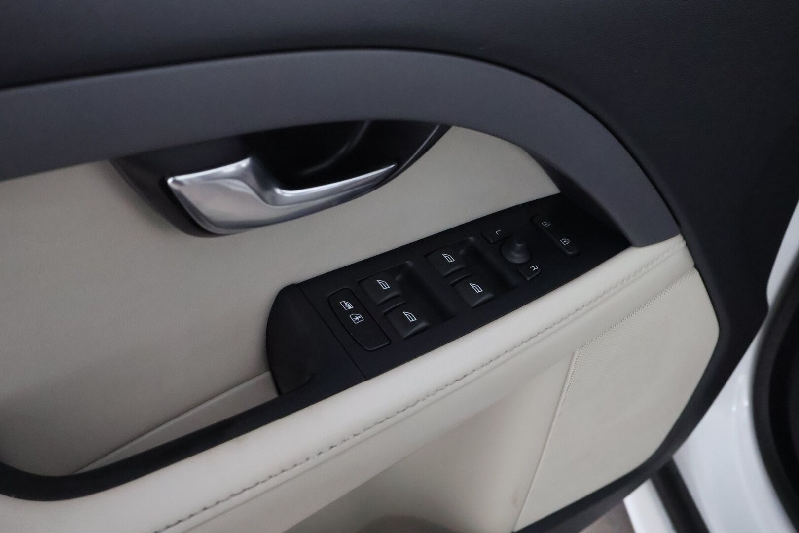 Volvo V70 2015 D4 Kinetic aut - Suomiauto / Webasto / Vaaleat Nahkapenkit / Vetokoukku / Vakkari / Sähköluukku / Jakopää tehty!