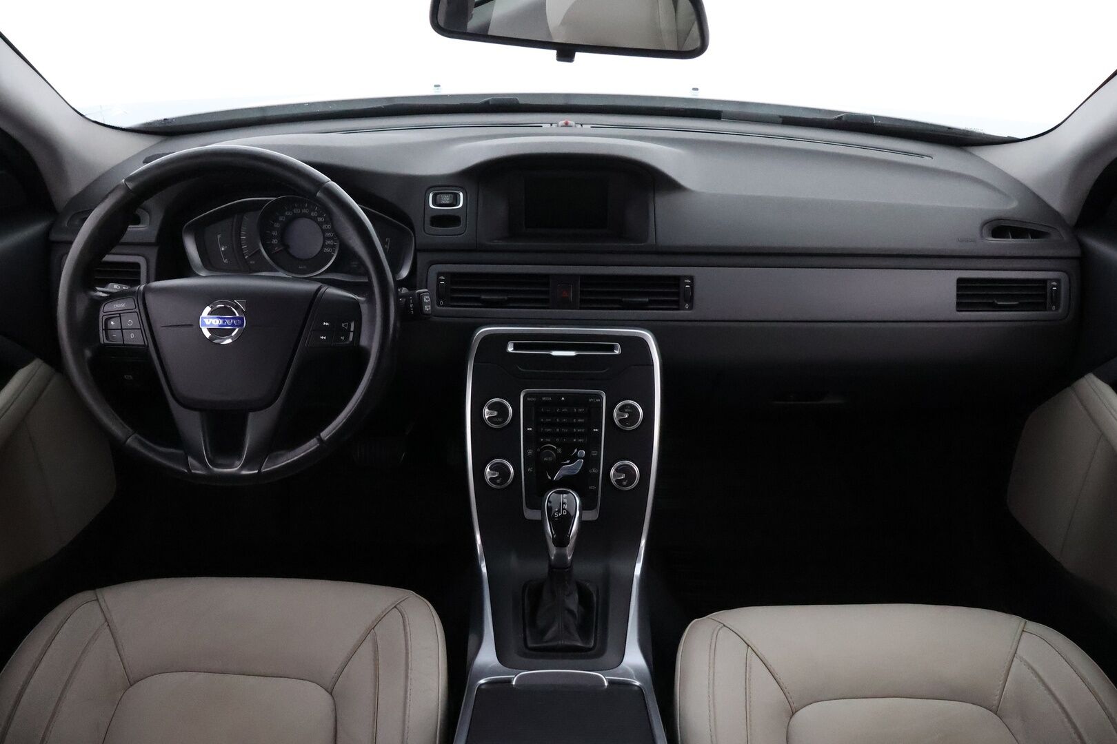 Volvo V70 2015 D4 Kinetic aut - Suomiauto / Webasto / Vaaleat Nahkapenkit / Vetokoukku / Vakkari / Sähköluukku / Jakopää tehty!