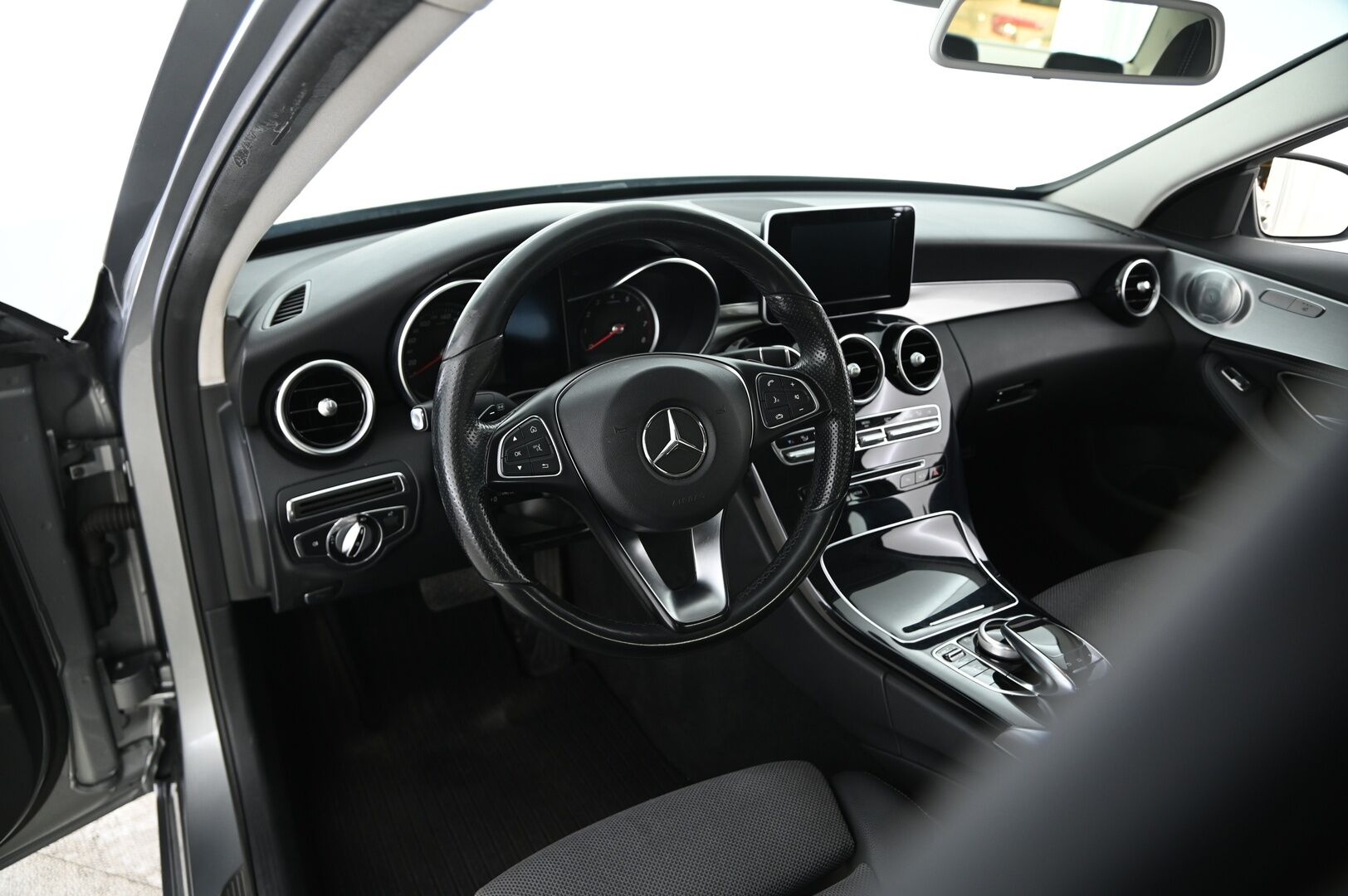 Mercedes-Benz C 2015 200 A Premium Business*AMG Ulkopaketti / Burmester /  P. tutkat / Puolinahat / Navi* - Rehellinen bensa mersu luotettavalla 2 Litran moottorilla / Juuri katsastettu!
