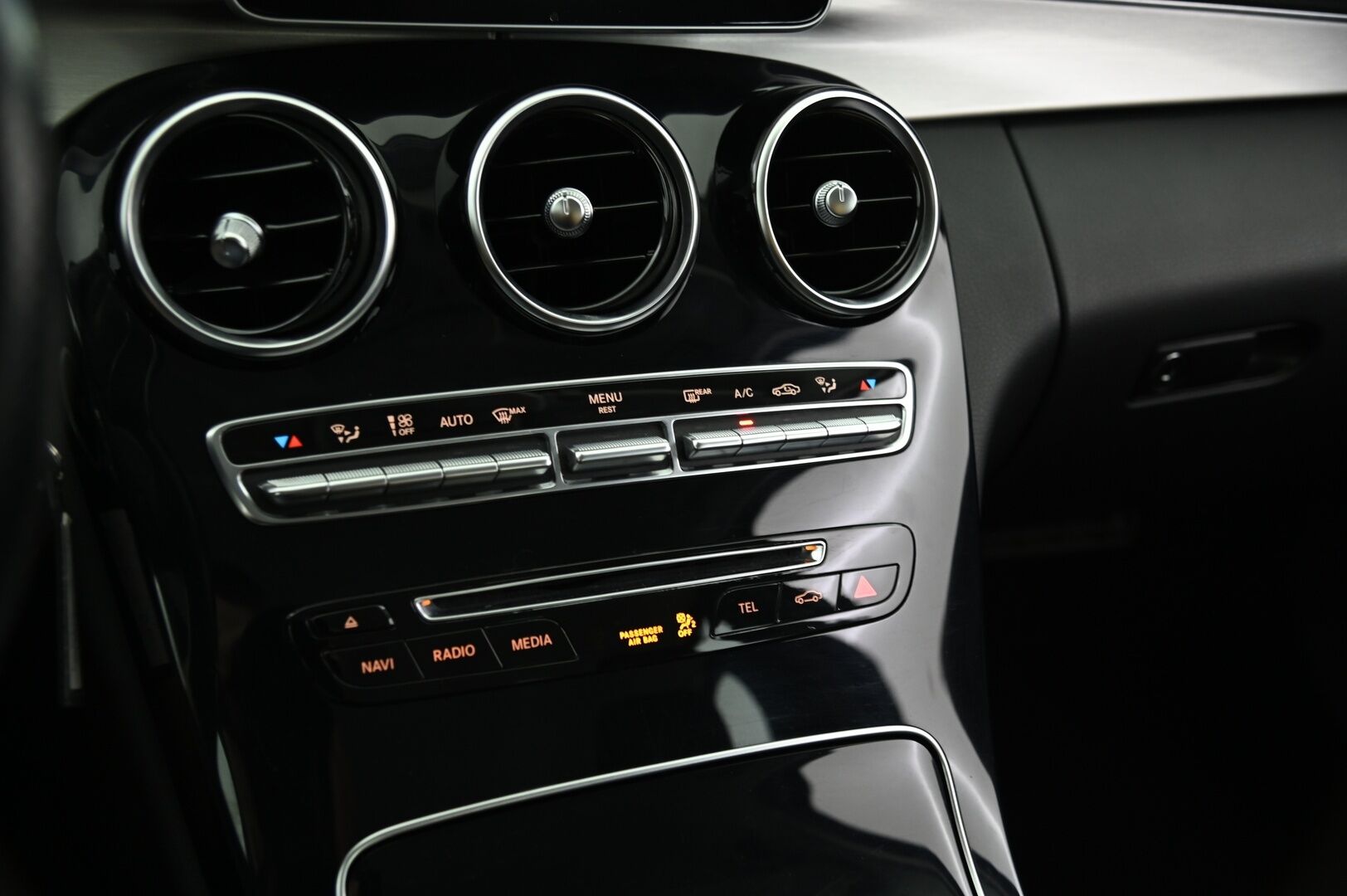 Mercedes-Benz C 2015 200 A Premium Business*AMG Ulkopaketti / Burmester /  P. tutkat / Puolinahat / Navi* - Rehellinen bensa mersu luotettavalla 2 Litran moottorilla / Juuri katsastettu!