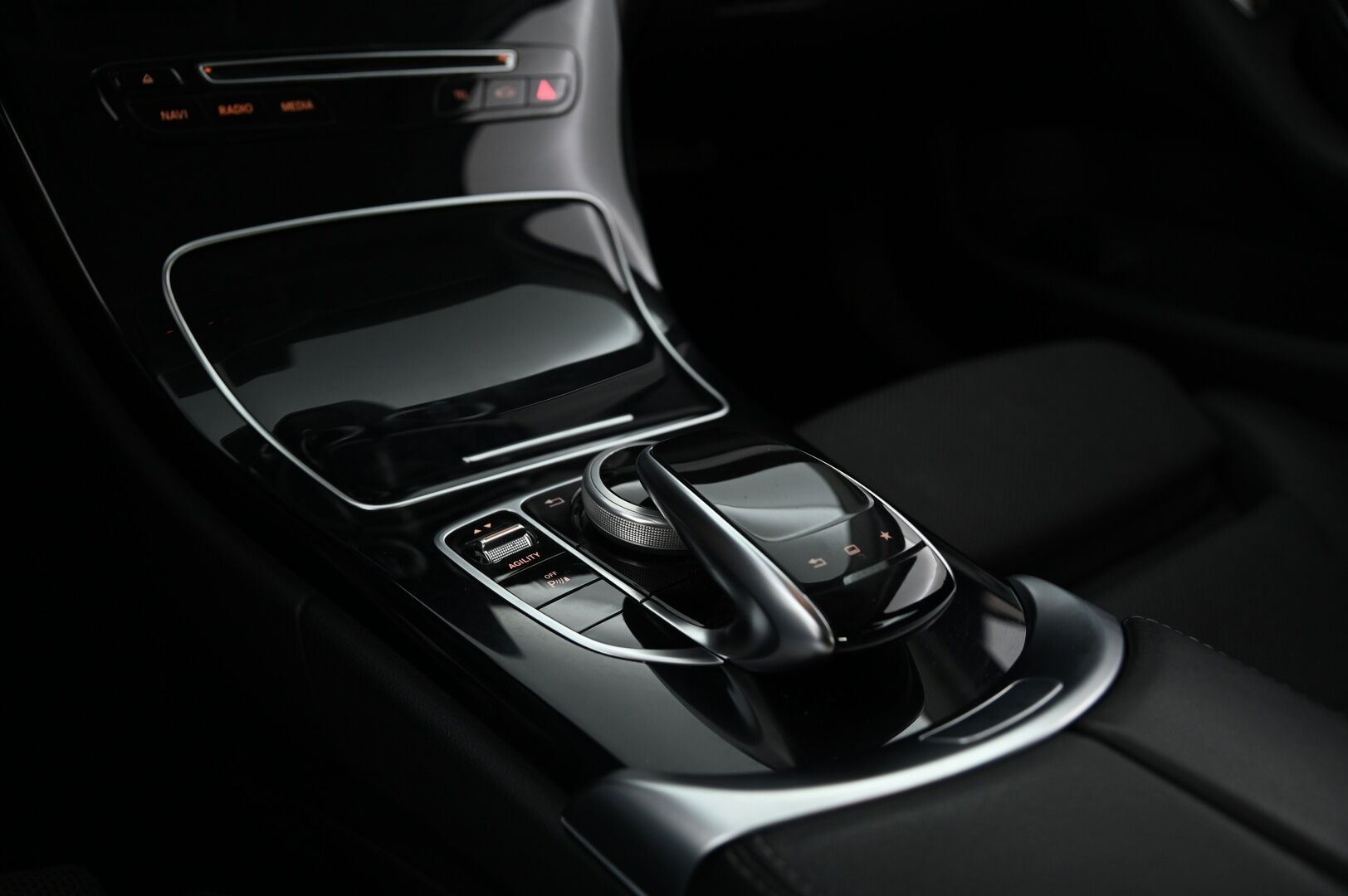 Mercedes-Benz C 2015 200 A Premium Business*AMG Ulkopaketti / Burmester /  P. tutkat / Puolinahat / Navi* - Rehellinen bensa mersu luotettavalla 2 Litran moottorilla / Juuri katsastettu!