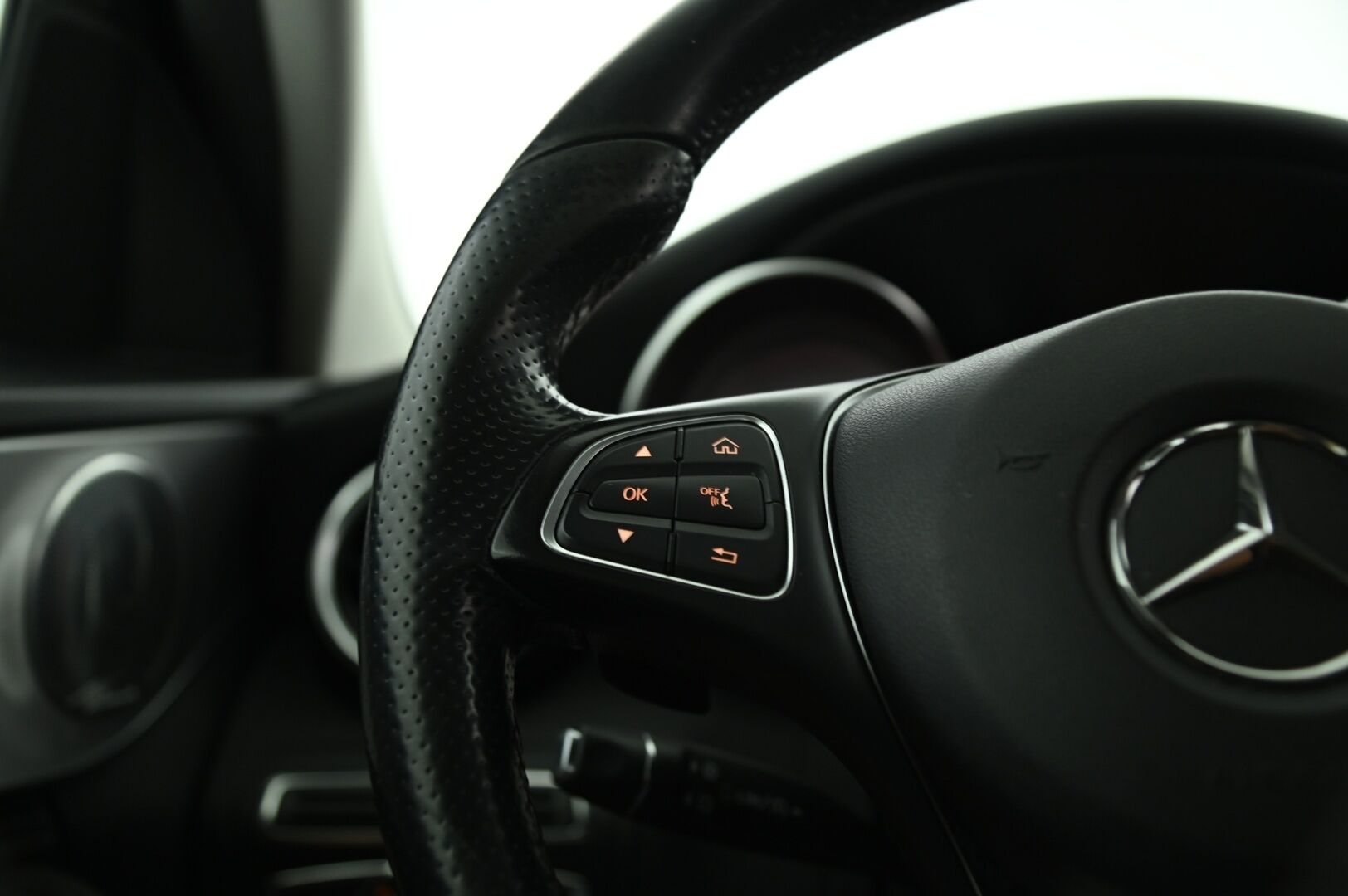 Mercedes-Benz C 2015 200 A Premium Business*AMG Ulkopaketti / Burmester /  P. tutkat / Puolinahat / Navi* - Rehellinen bensa mersu luotettavalla 2 Litran moottorilla / Juuri katsastettu!