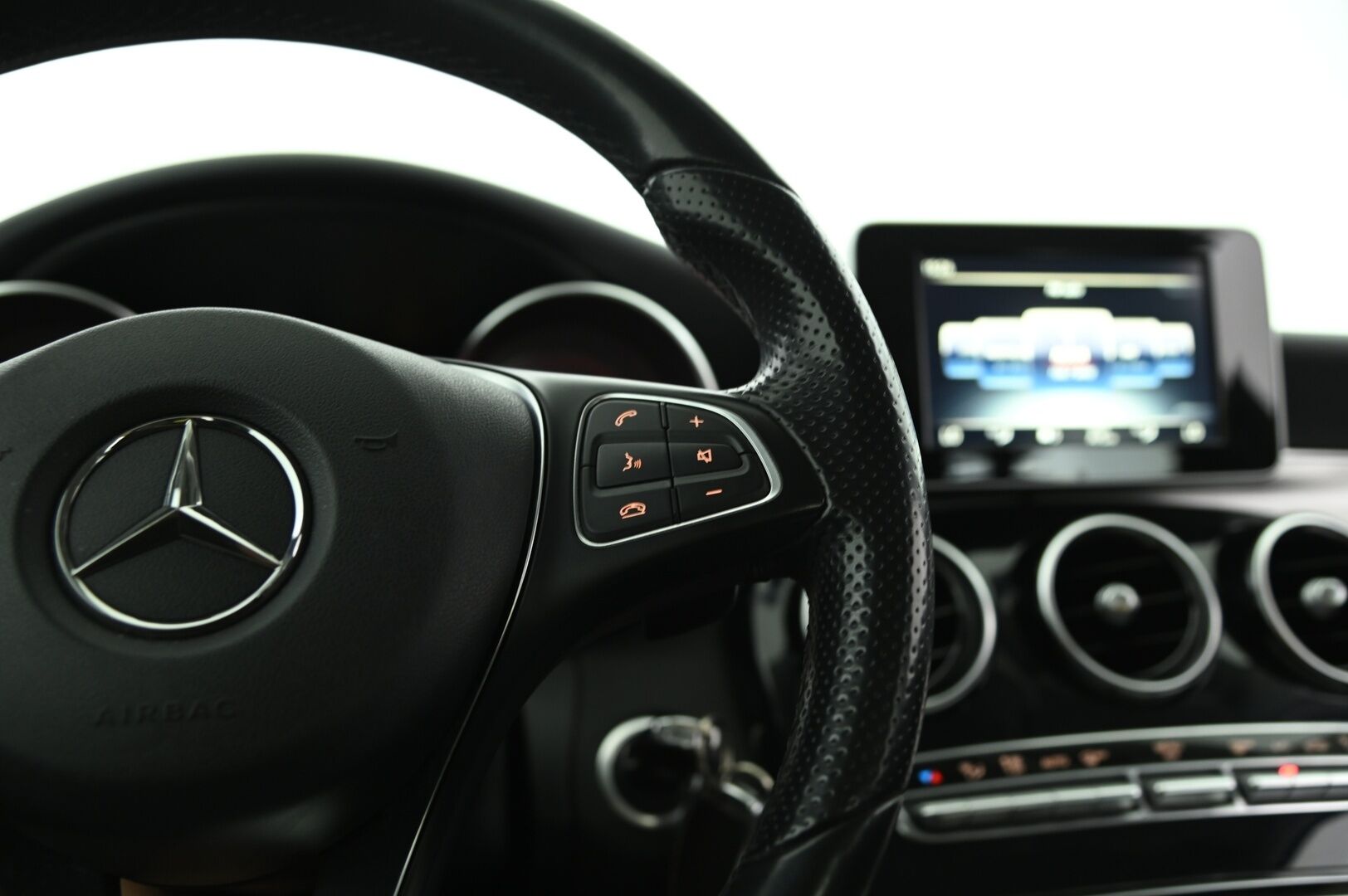 Mercedes-Benz C 2015 200 A Premium Business*AMG Ulkopaketti / Burmester /  P. tutkat / Puolinahat / Navi* - Rehellinen bensa mersu luotettavalla 2 Litran moottorilla / Juuri katsastettu!