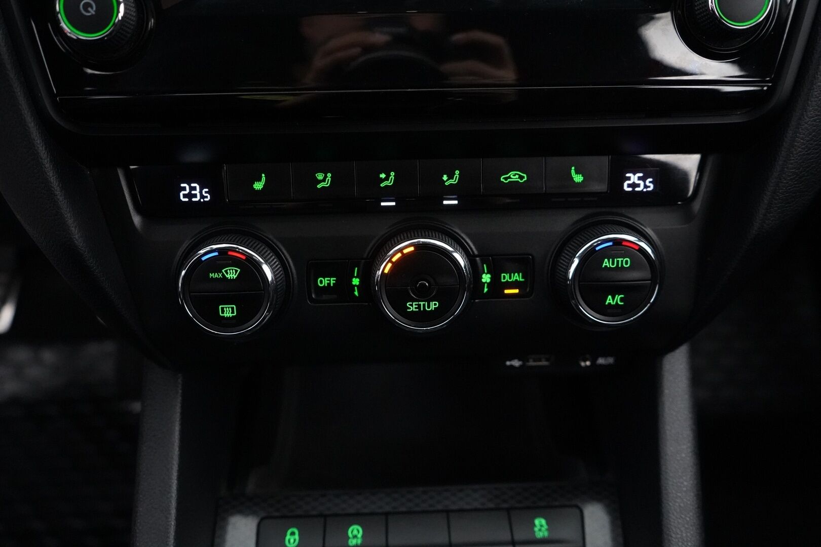 Skoda Octavia 2014 Combi 2,0 TSI RS * ACC / Tutka / Koukku / Lohkolämmitin / Sähkökontti * - Suomi- auto / Viimeisin huolto 03/2026 / Kahdet OEM vanteet