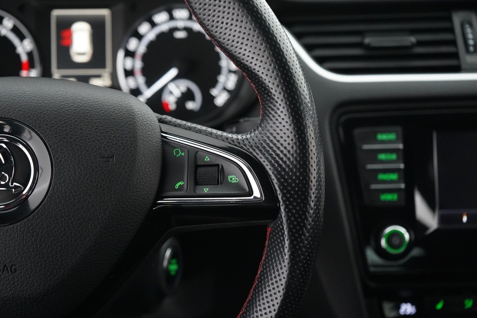 Skoda Octavia 2014 Combi 2,0 TSI RS * ACC / Tutka / Koukku / Lohkolämmitin / Sähkökontti * - Suomi- auto / Viimeisin huolto 03/2026 / Kahdet OEM vanteet