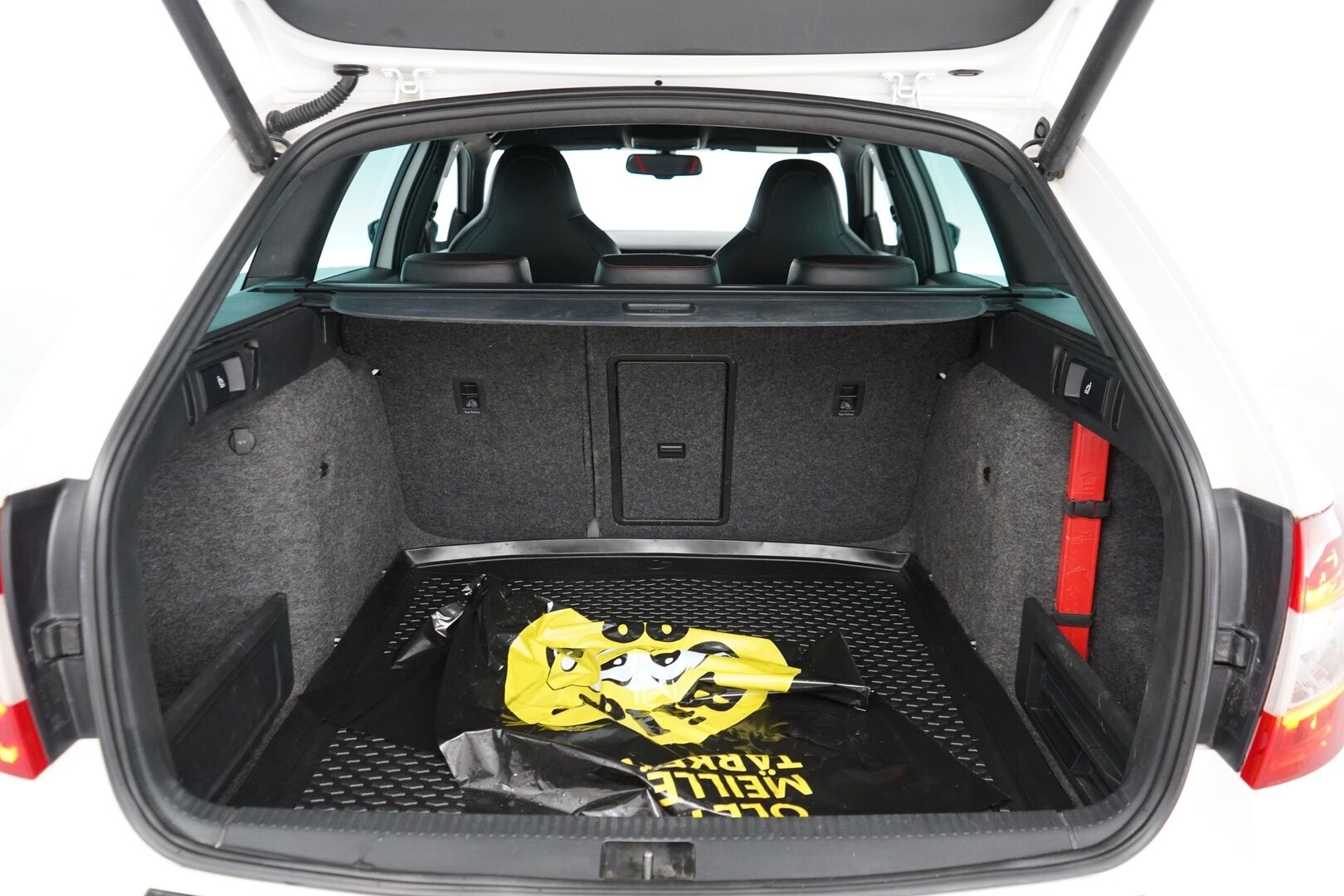 Skoda Octavia 2014 Combi 2,0 TSI RS * ACC / Tutka / Koukku / Lohkolämmitin / Sähkökontti * - Suomi- auto / Viimeisin huolto 03/2026 / Kahdet OEM vanteet