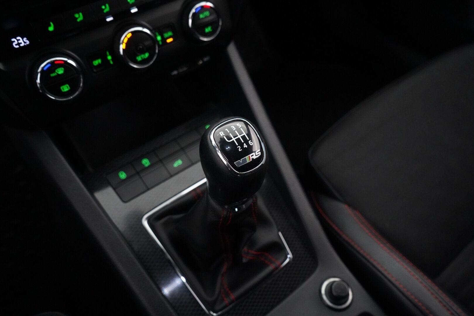 Skoda Octavia 2014 Combi 2,0 TSI RS * ACC / Tutka / Koukku / Lohkolämmitin / Sähkökontti * - Suomi- auto / Viimeisin huolto 03/2026 / Kahdet OEM vanteet