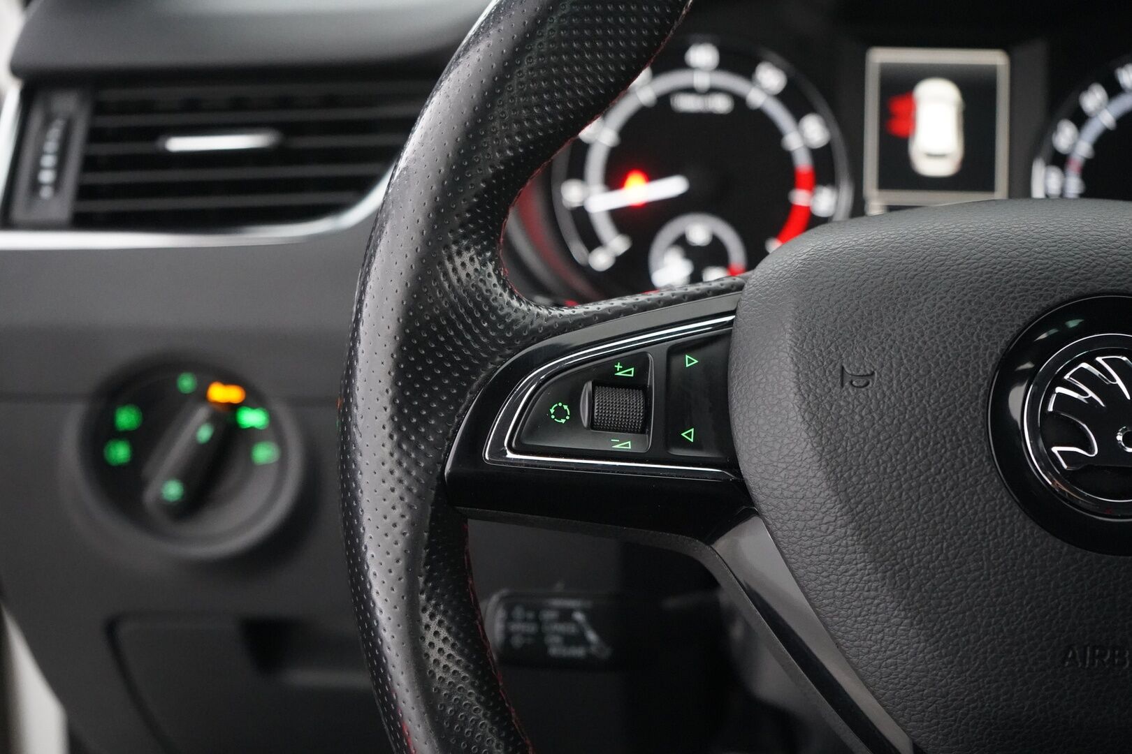 Skoda Octavia 2014 Combi 2,0 TSI RS * ACC / Tutka / Koukku / Lohkolämmitin / Sähkökontti * - Suomi- auto / Viimeisin huolto 03/2026 / Kahdet OEM vanteet