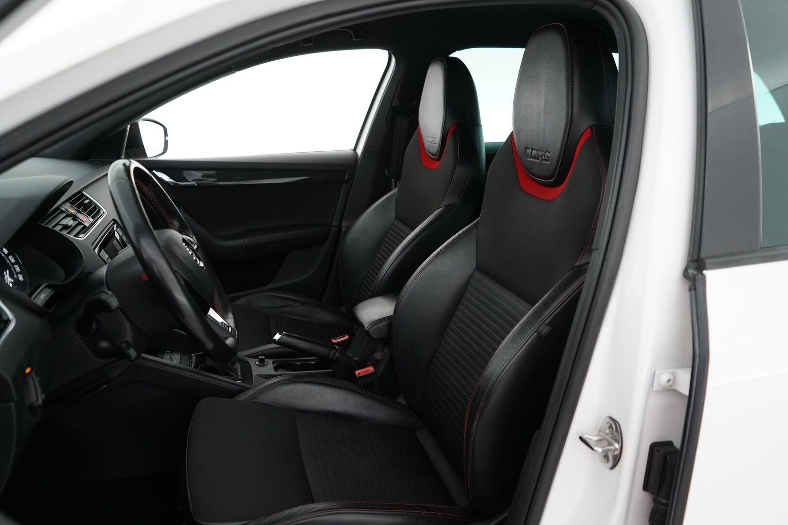 Skoda Octavia 2014 Combi 2,0 TSI RS * ACC / Tutka / Koukku / Lohkolämmitin / Sähkökontti * - Suomi- auto / Viimeisin huolto 03/2026 / Kahdet OEM vanteet