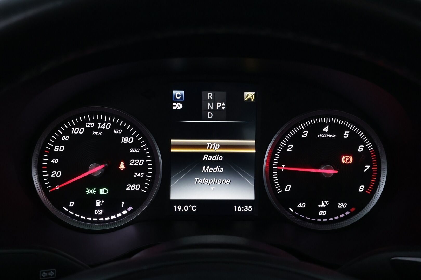 Mercedes-Benz C 2015 180 A Premium Business - Suomiauto | Vetokoukku | Adapt.LED | Lohkolämmitin | Törmäysvaroitus | Metalliväri | Keyless | Juuri tullut Tampereelle!