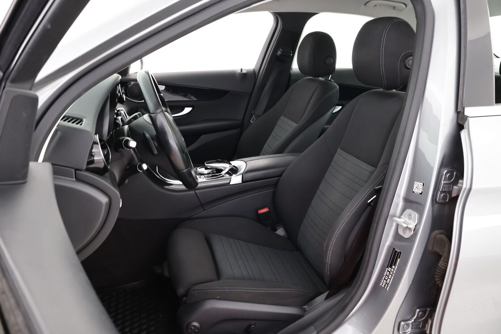 Mercedes-Benz C 2015 180 A Premium Business - Suomiauto | Vetokoukku | Adapt.LED | Lohkolämmitin | Törmäysvaroitus | Metalliväri | Keyless | Juuri tullut Tampereelle!