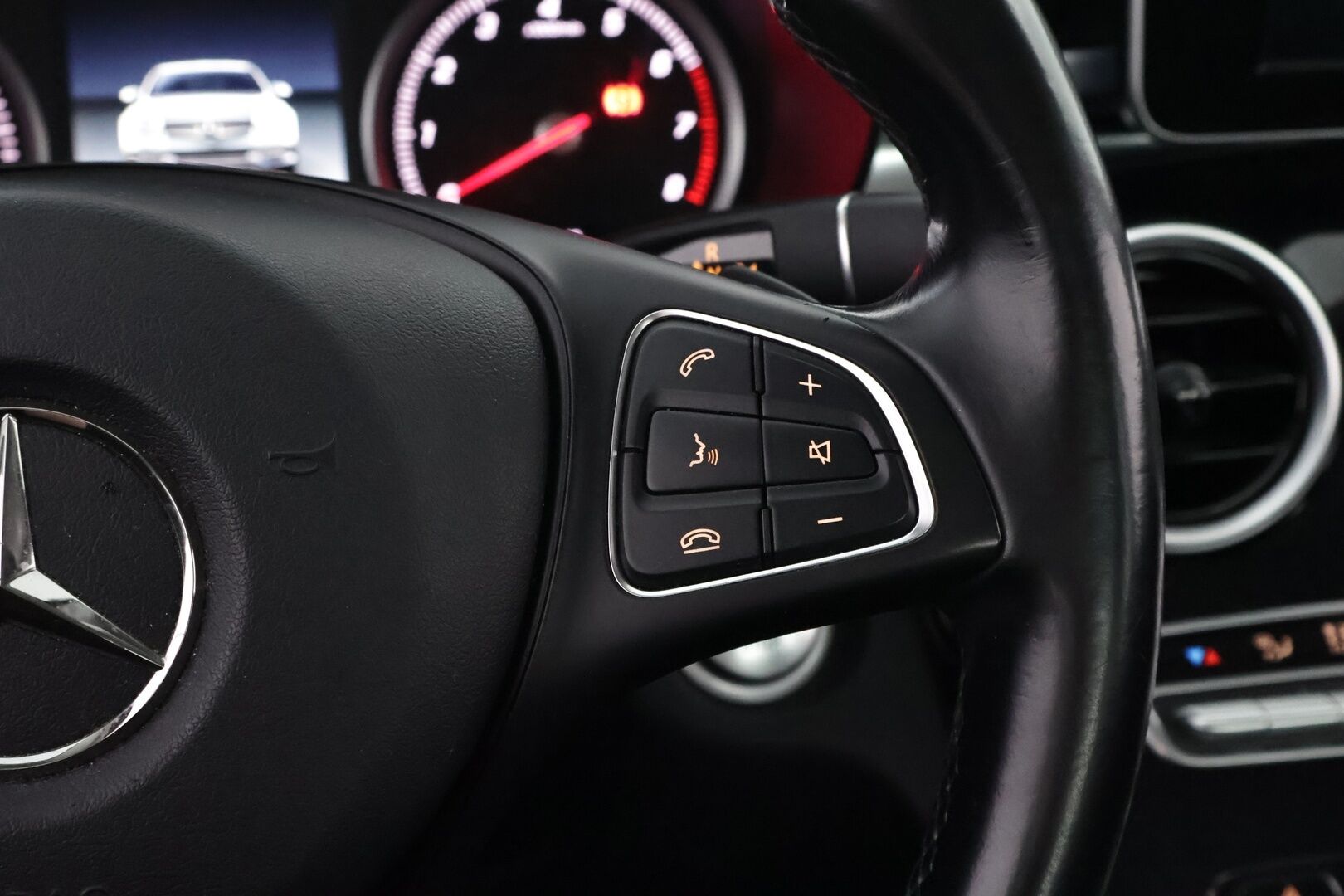 Mercedes-Benz C 2015 180 A Premium Business - Suomiauto | Vetokoukku | Adapt.LED | Lohkolämmitin | Törmäysvaroitus | Metalliväri | Keyless | Juuri tullut Tampereelle!