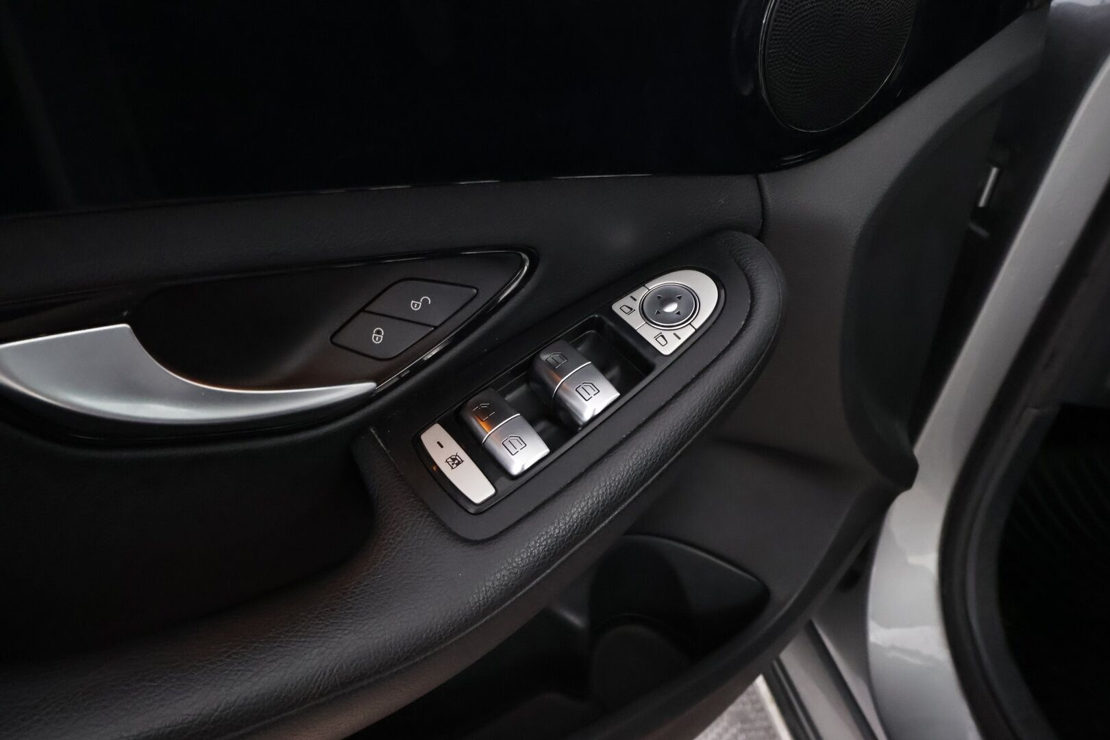 Mercedes-Benz C 2015 180 A Premium Business - Suomiauto | Vetokoukku | Adapt.LED | Lohkolämmitin | Törmäysvaroitus | Metalliväri | Keyless | Juuri tullut Tampereelle!