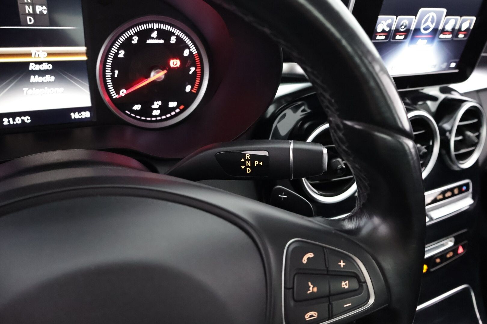 Mercedes-Benz C 2015 180 A Premium Business - Suomiauto | Vetokoukku | Adapt.LED | Lohkolämmitin | Törmäysvaroitus | Metalliväri | Keyless | Juuri tullut Tampereelle!