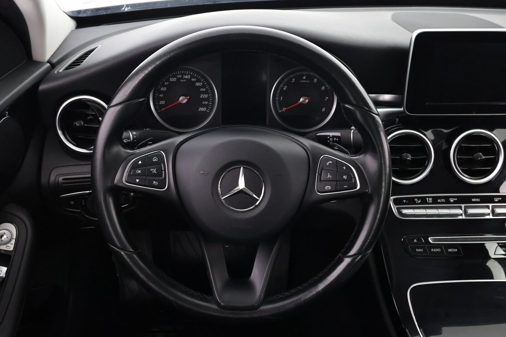 Mercedes-Benz C 2015 180 A Premium Business - Suomiauto | Vetokoukku | Adapt.LED | Lohkolämmitin | Törmäysvaroitus | Metalliväri | Keyless | Juuri tullut Tampereelle!