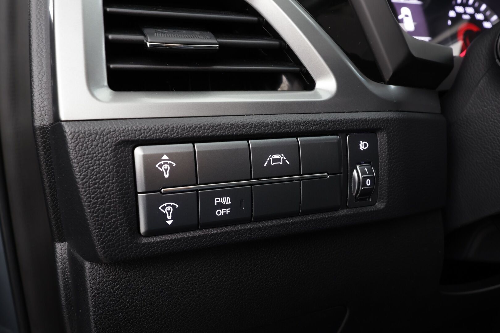 SsangYong Korando 2020 D1,6 4WD 6AT QUARTZ * 1.Om Suomi-auto / Vakkari / Kamera / Navi / Koukku / Ratinlämmitin / Lohkolämmitin * - Kahdet renkaat aluvanteilla / Juuri katsastettu / Viimeisin huolto 52tkm