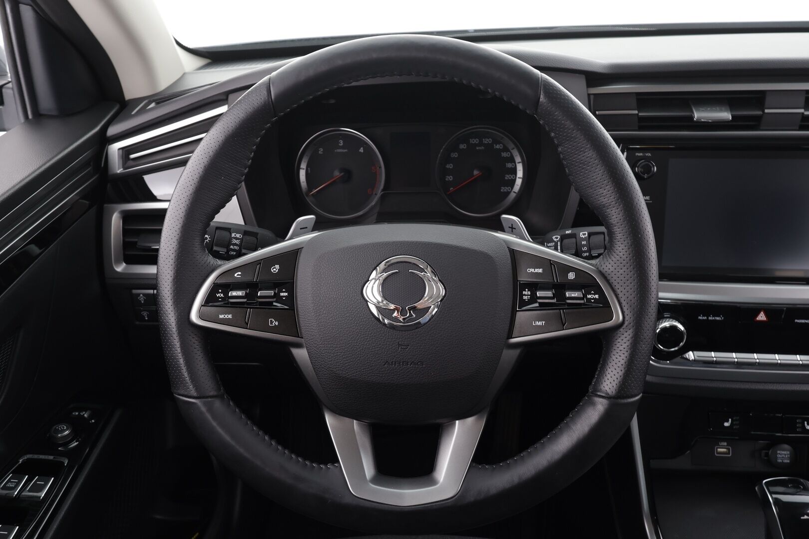 SsangYong Korando 2020 D1,6 4WD 6AT QUARTZ * 1.Om Suomi-auto / Vakkari / P.kamera / Navi / Koukku / Ratinlämmitin / Lohkolämmitin * - Kahdet renkaat aluvanteilla / Juuri katsastettu - HULLU BLACKWEEK KORKOTARJOUS 2,49%