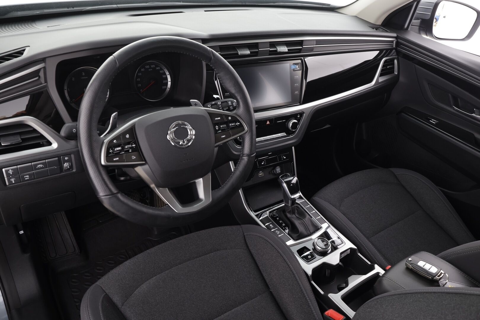 SsangYong Korando 2020 D1,6 4WD 6AT QUARTZ *Vakkari / Kamera / Navi / Koukku / Ratinlämmitin / Lohkolämmitin * - ERIKOISHINTAAN! / 1.Om Suomi-auto / Kahdet renkaat aluvanteilla / Juuri katsastettu / Viimeisin huolto 52tkm - HULLUT AVAJAISHULINAT KORKOTARJOUS 3,29 %