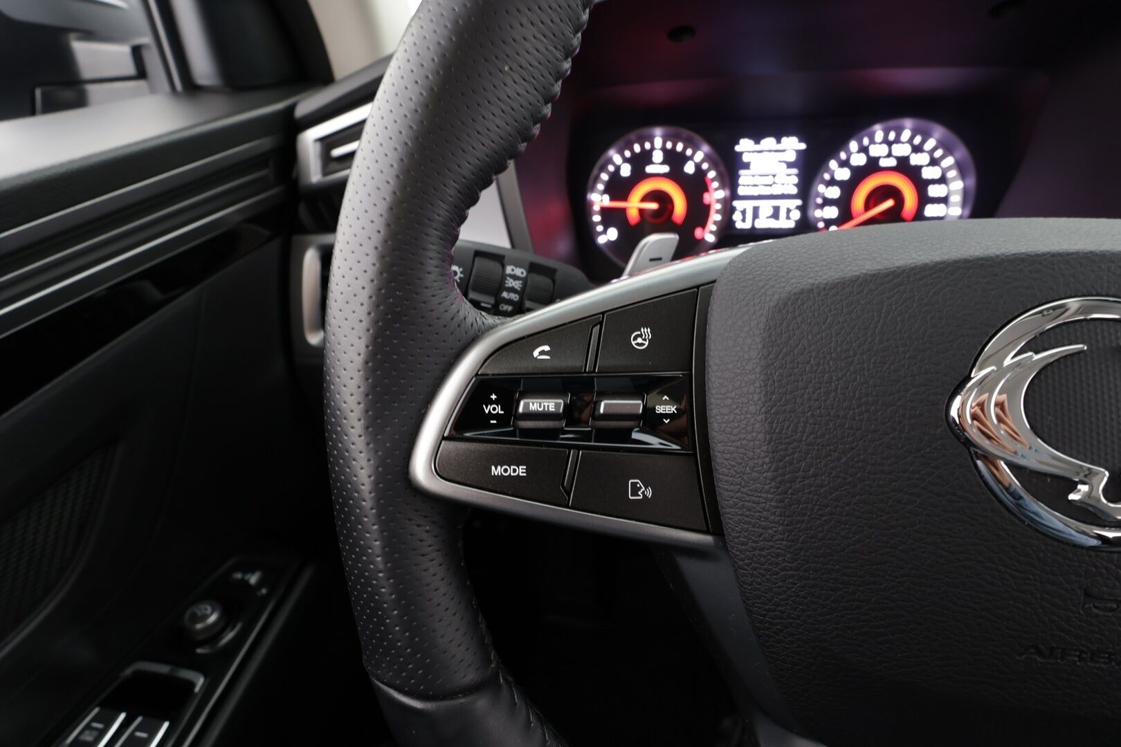 SsangYong Korando 2020 D1,6 4WD 6AT QUARTZ *Vakkari / Kamera / Navi / Koukku / Ratinlämmitin / Lohkolämmitin * - ERIKOISHINTAAN! / 1.Om Suomi-auto / Kahdet renkaat aluvanteilla / Juuri katsastettu / Viimeisin huolto 52tkm