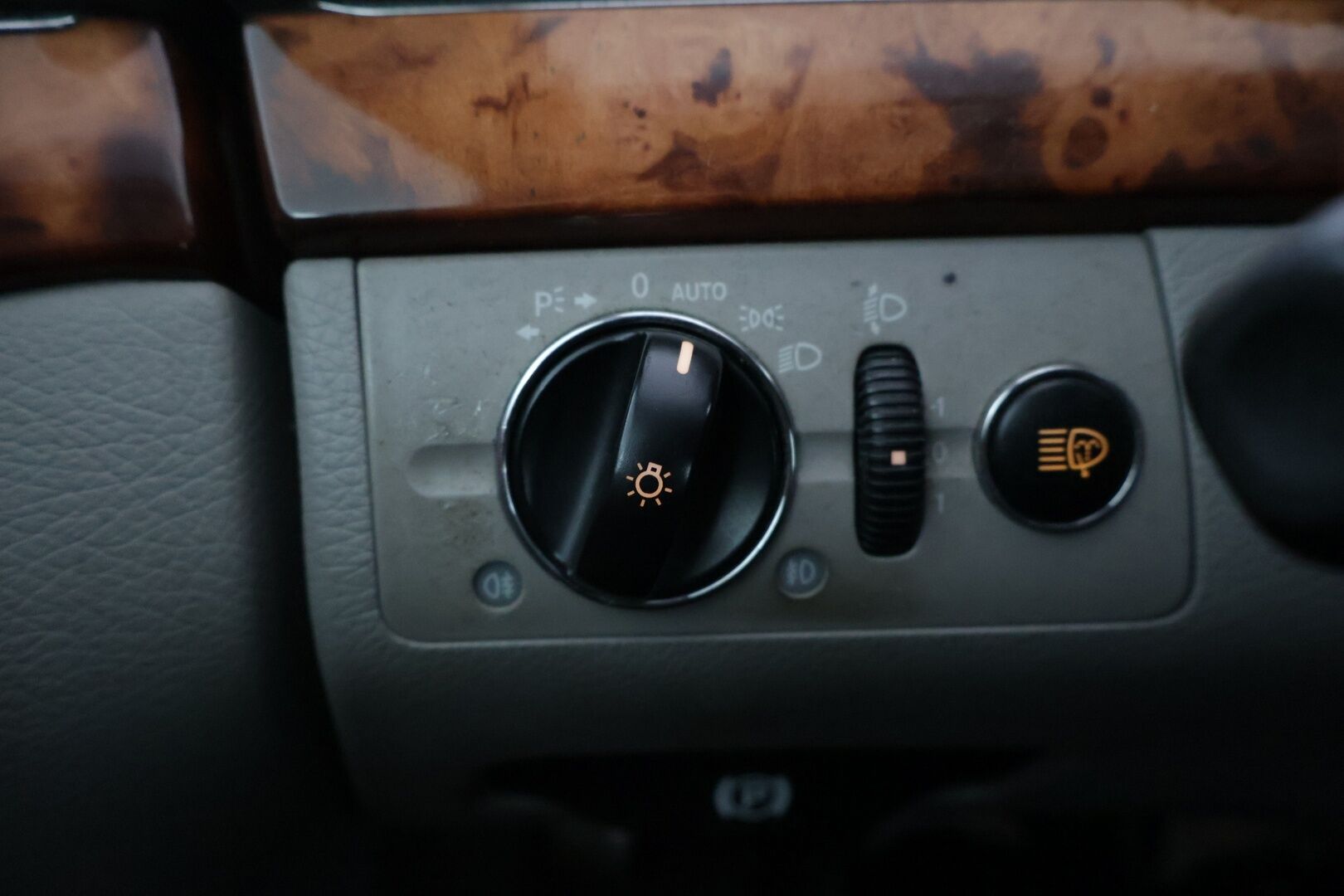 Mercedes-Benz E 2005 E 200 KOMPRESSOR Farmari (AC) 5ov 1796cm3 / *Yritys Outlet - Myydään vain yrityksille * / Lohko / Sähköpenkit / Penkinlämmitin / Aut. ilmastointi / * - Elegance sisusta & Offroad paketti