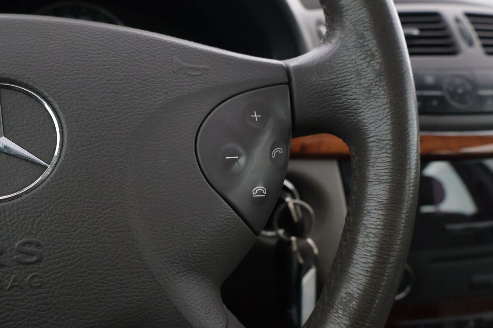 Mercedes-Benz E 2005 E 200 KOMPRESSOR Farmari (AC) 5ov 1796cm3 / *Yritys Outlet - Myydään vain yrityksille * / Lohko / Sähköpenkit / Penkinlämmitin / Aut. ilmastointi / * - Elegance sisusta & Offroad paketti