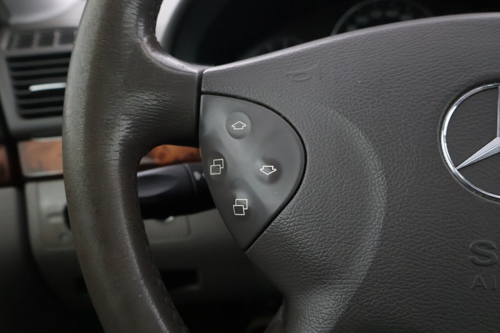 Mercedes-Benz E 2005 E 200 KOMPRESSOR Farmari (AC) 5ov 1796cm3 / *Yritys Outlet - Myydään vain yrityksille * / Lohko / Sähköpenkit / Penkinlämmitin / Aut. ilmastointi / * - Elegance sisusta & Offroad paketti