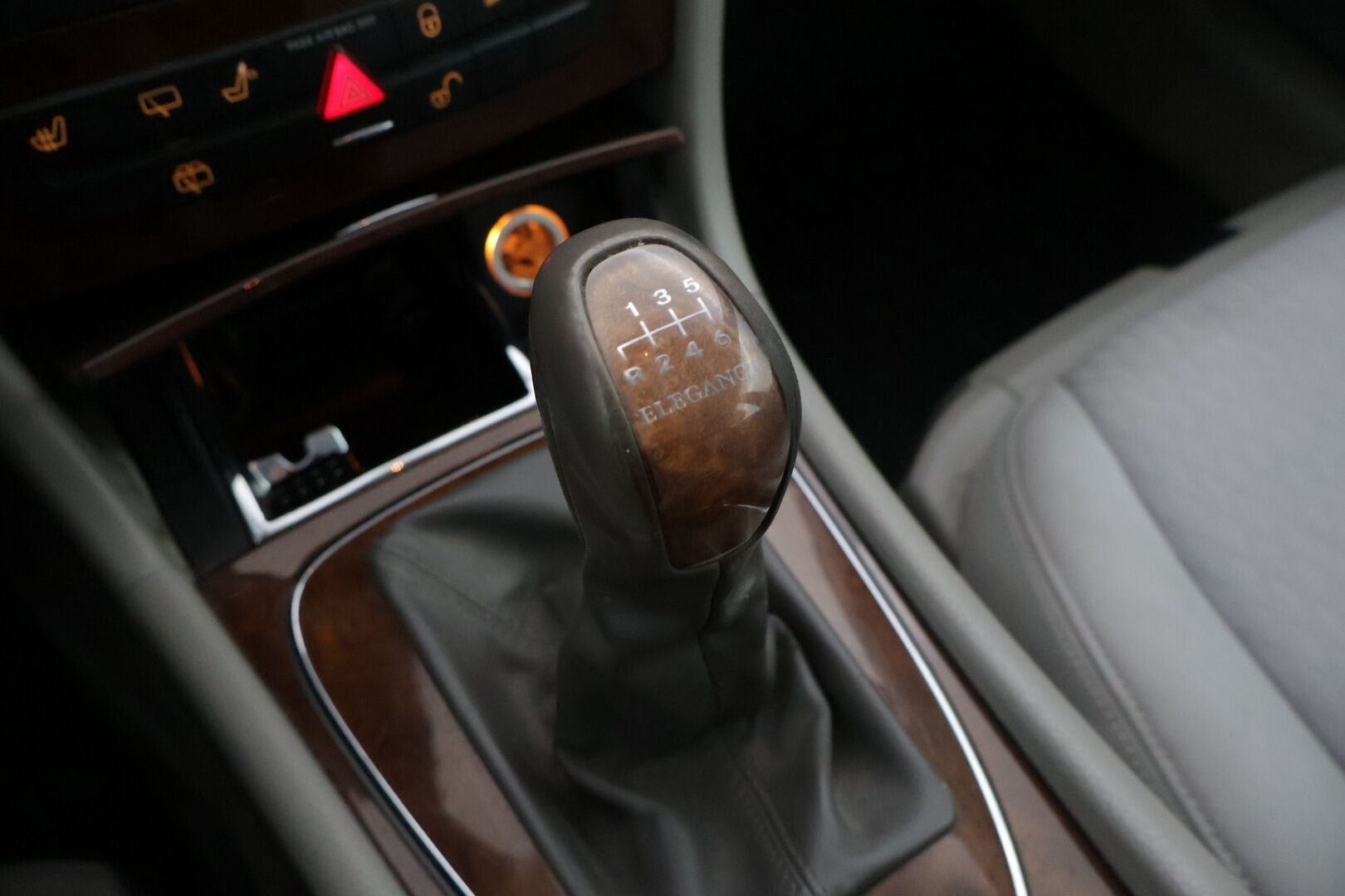 Mercedes-Benz E 2005 E 200 KOMPRESSOR Farmari (AC) 5ov 1796cm3 / *Yritys Outlet - Myydään vain yrityksille * / Lohko / Sähköpenkit / Penkinlämmitin / Aut. ilmastointi / * - Elegance sisusta & Offroad paketti