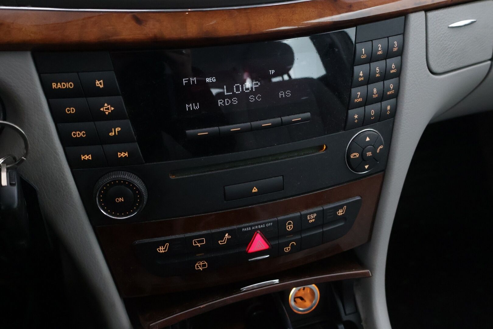 Mercedes-Benz E 2005 E 200 KOMPRESSOR Farmari (AC) 5ov 1796cm3 / *Yritys Outlet - Myydään vain yrityksille * / Lohko / Sähköpenkit / Penkinlämmitin / Aut. ilmastointi / * - Elegance sisusta & Offroad paketti