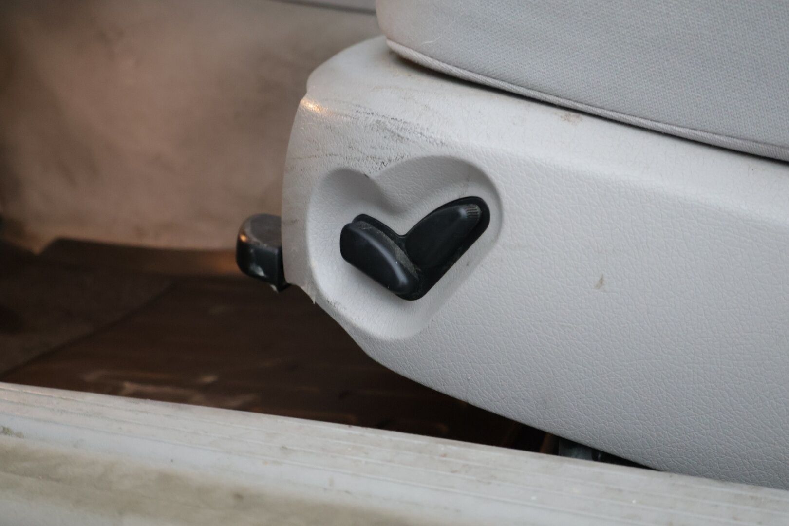 Mercedes-Benz E 2005 E 200 KOMPRESSOR Farmari (AC) 5ov 1796cm3 / *Yritys Outlet - Myydään vain yrityksille * / Lohko / Sähköpenkit / Penkinlämmitin / Aut. ilmastointi / * - Elegance sisusta & Offroad paketti