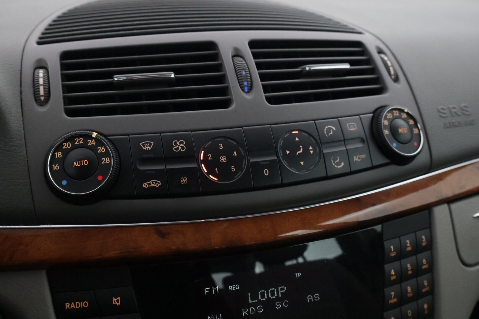 Mercedes-Benz E 2005 E 200 KOMPRESSOR Farmari (AC) 5ov 1796cm3 / *Yritys Outlet - Myydään vain yrityksille * / Lohko / Sähköpenkit / Penkinlämmitin / Aut. ilmastointi / * - Elegance sisusta & Offroad paketti