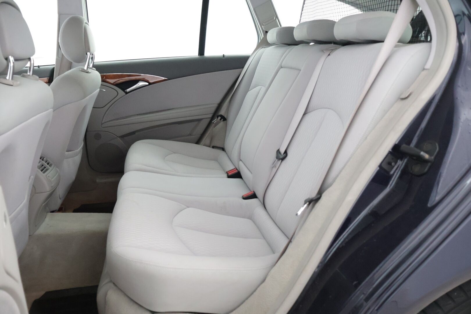 Mercedes-Benz E 2005 E 200 KOMPRESSOR Farmari (AC) 5ov 1796cm3 / *Yritys Outlet - Myydään vain yrityksille * / Lohko / Sähköpenkit / Penkinlämmitin / Aut. ilmastointi / * - Elegance sisusta & Offroad paketti