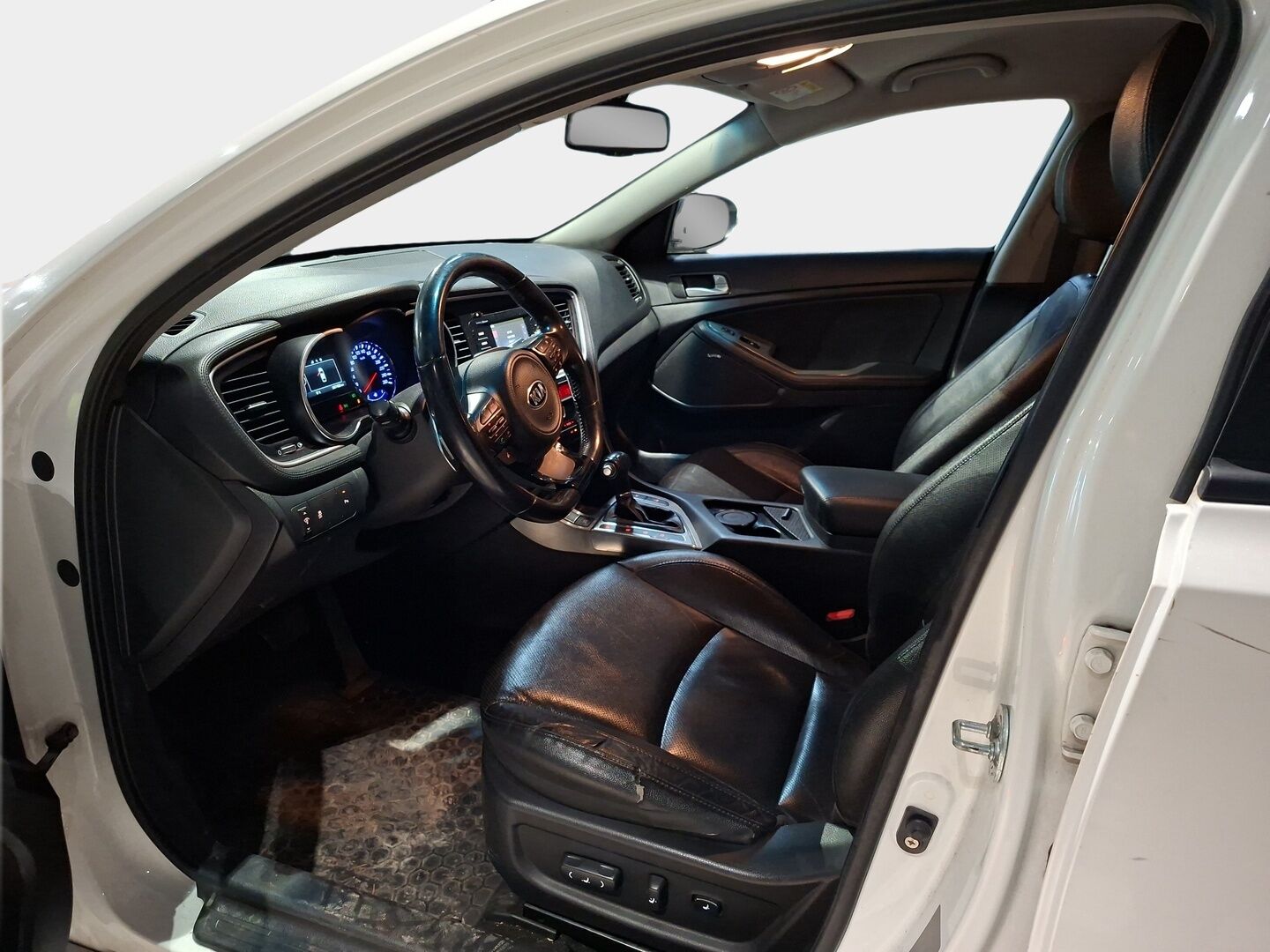Kia Optima 2015 1,7 CRDi EX A/T - Lohko+sis.lämmitin / Koukku / Kamera / Muistipenkki / Nahkasisusta / Infinity-Audio