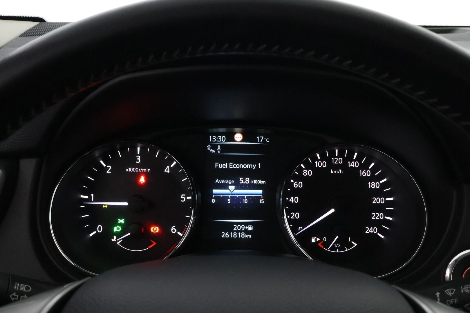 Nissan Qashqai 2015 dCi 130 Business 360 4WD 6M/T E6 Leather * Suomiauto / Vetokoukku / Nahkasisusta / 360-Kamera / BLIS / Huippuvarusteet! - Lohko & Sisäpistoke / Juuri tullut Tampereelle!