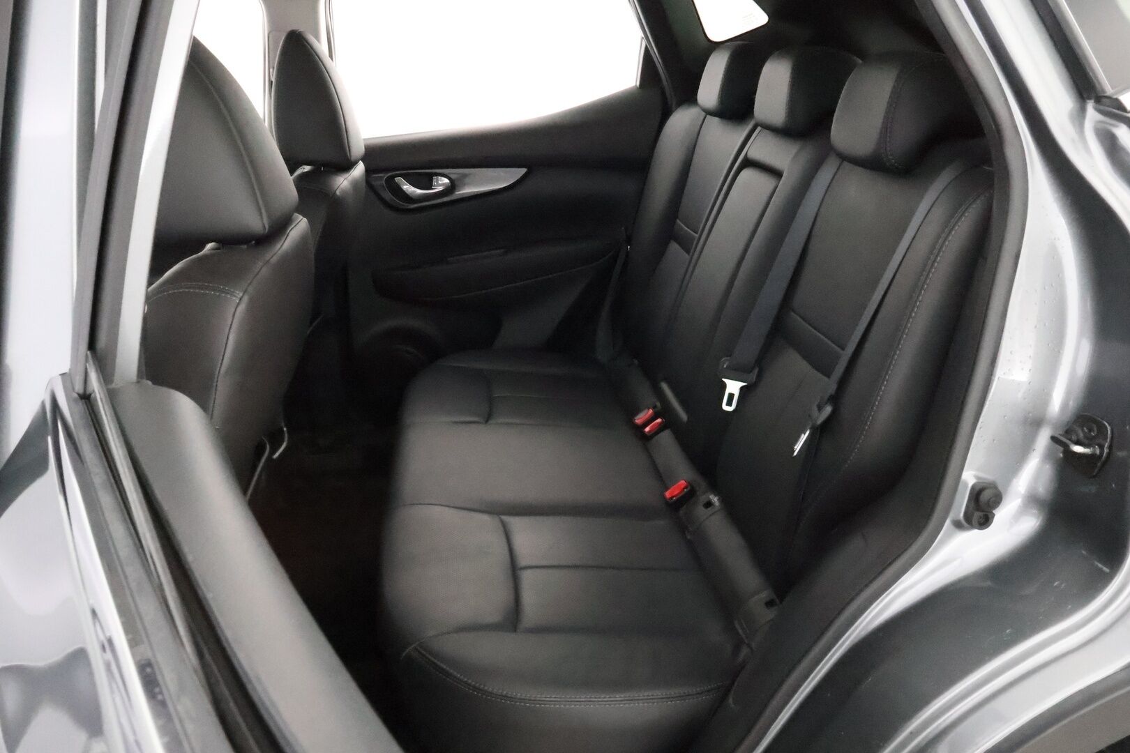 Nissan Qashqai 2015 dCi 130 Business 360 4WD 6M/T E6 Leather * Suomiauto / Vetokoukku / Nahkasisusta / 360-Kamera / BLIS / Huippuvarusteet! - Lohko & Sisäpistoke / Juuri tullut Tampereelle! - HULLUT BLACKWEEK JATKOT - KORKOTARJOUS 2,49%