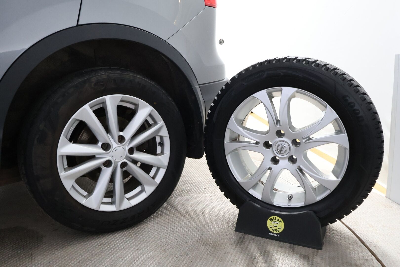 Nissan Qashqai 2015 dCi 130 Business 360 4WD 6M/T E6 Leather * Suomiauto / Vetokoukku / Nahkasisusta / 360-Kamera / BLIS / Huippuvarusteet! - Lohko & Sisäpistoke / Juuri tullut Tampereelle!