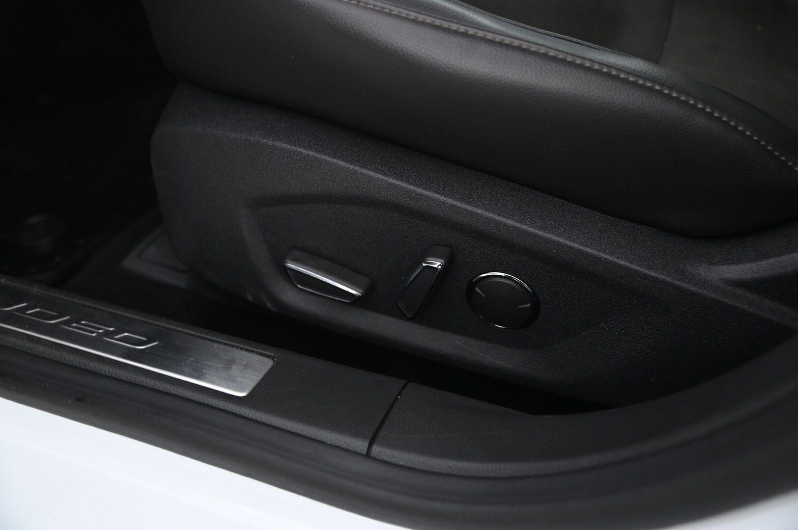 Ford Mondeo 2015 2,0 TDCi 180hv PowerShift Titanium Business Wagon AWD* Webasto / Lämmitettävä tuulilasi / Ford Dynamic Led / Vakkari / Koukku* - Tilava Neliveto Farmari! / Hyvin varusteltu* - HULLU BLACKWEEK KORKOTARJOUS 2,49%