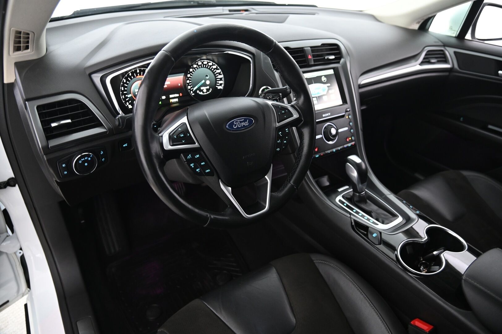 Ford Mondeo 2015 2,0 TDCi 180hv PowerShift Titanium Business Wagon AWD* Webasto / Lämmitettävä tuulilasi / Ford Dynamic Led / Vakkari / Koukku* - Tilava Neliveto Farmari! / Hyvin varusteltu* - HULLU BLACKWEEK KORKOTARJOUS 2,49%