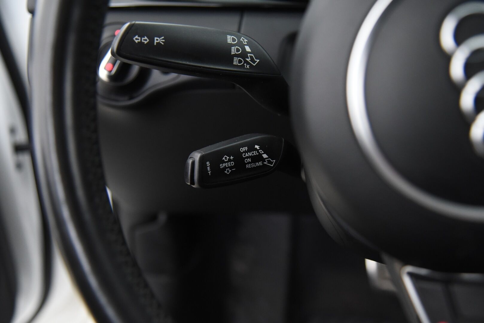 Audi A4 2014 Avant Business Sport 2,0 TDI 140 kW quattro S tronic * Sport-penkit / Webasto / Vetokoukku / Vakkari / Xenon * - Juuri katsastettu / S-line ulkopaketti / Huoltokirja / 2x renkaat vanteilla - HULLUT AVAJAISHULINAT KORKOTARJOUS 3,29 %