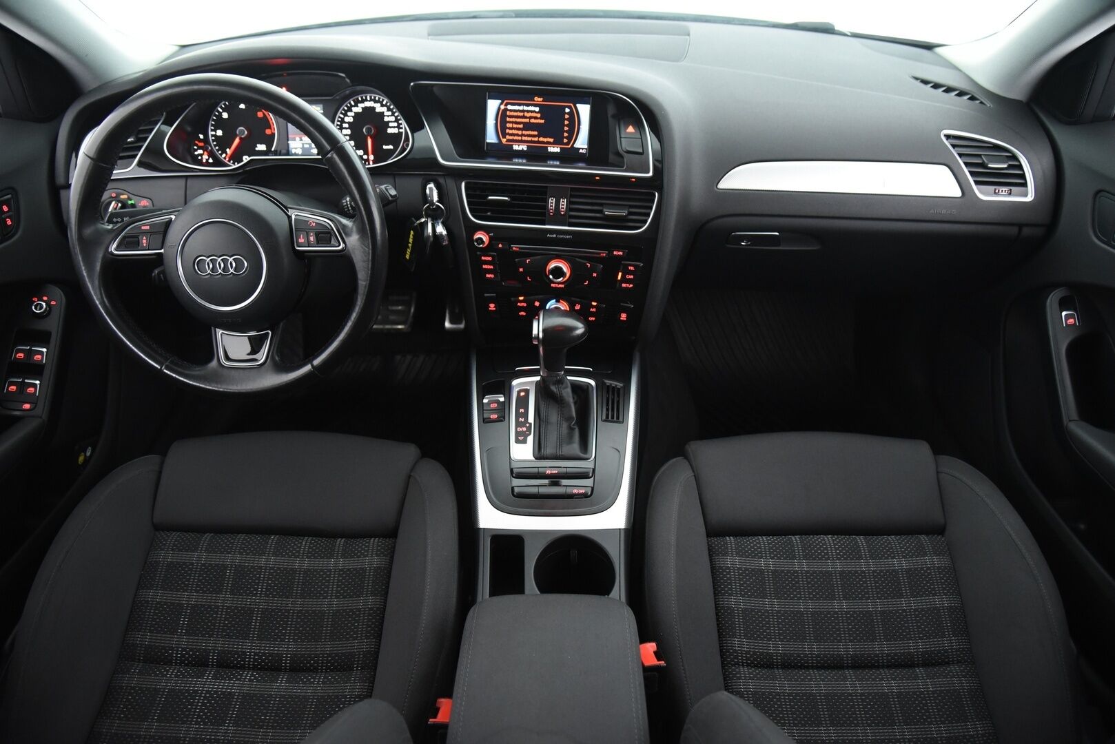 Audi A4 2014 Avant Business Sport 2,0 TDI 140 kW quattro S tronic * Sport-penkit / Webasto / Vetokoukku / Vakkari / Xenon * - Juuri katsastettu / S-line ulkopaketti / Huoltokirja / 2x renkaat vanteilla - HULLUT AVAJAISHULINAT KORKOTARJOUS 3,29 %