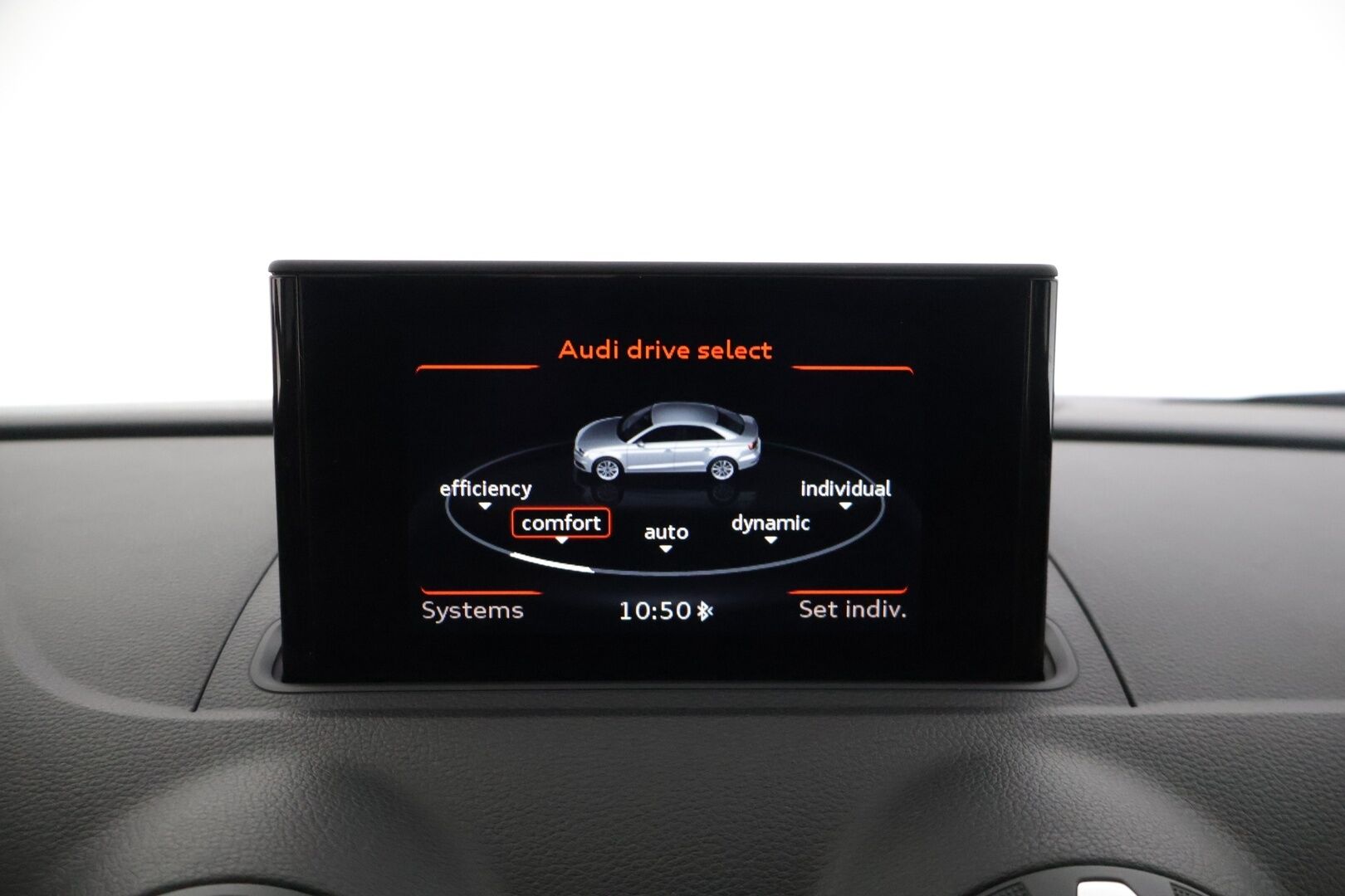 Audi A3 2016 Sedan Business Sport 1,8 TFSI 132 kW quattro S tronic * Vakkari / Sporttipenkit / P-tutka / Bluetooth / LED-valot * - * Suomi-auto / Kahdet renkaat omilla alumiinivanteilla! *