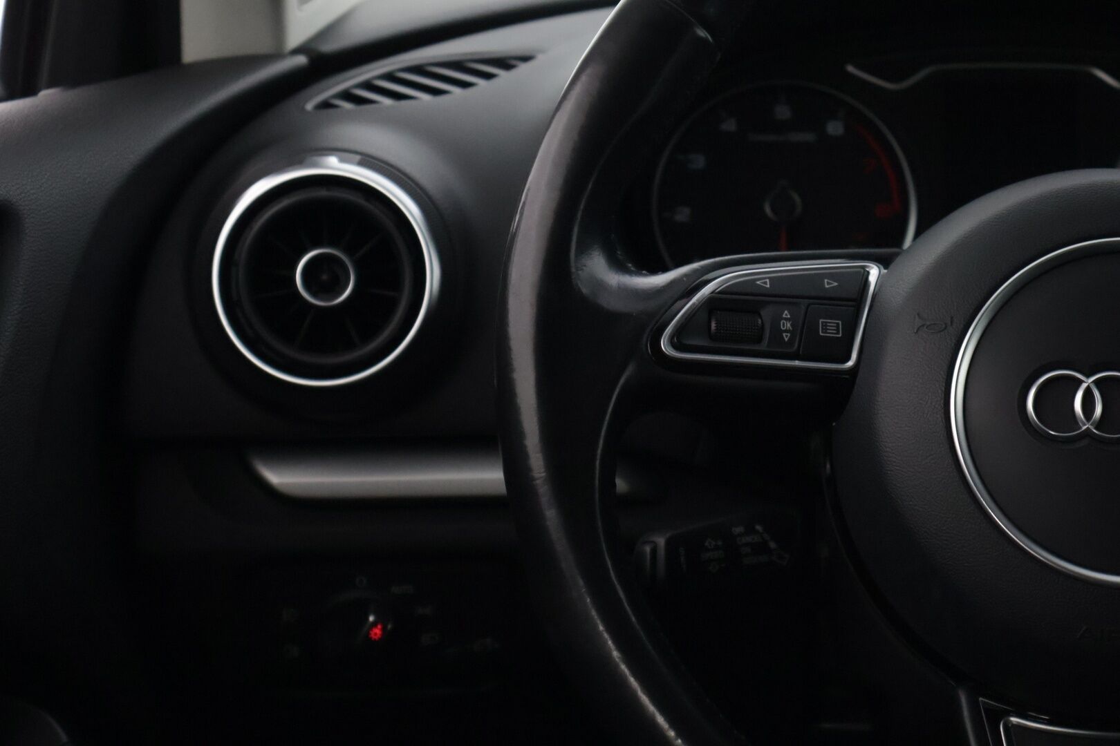 Audi A3 2016 Sedan Business Sport 1,8 TFSI 132 kW quattro S tronic * Vakkari / Sporttipenkit / P-tutka / Bluetooth / LED-valot * - * Suomi-auto / Kahdet renkaat omilla alumiinivanteilla! *