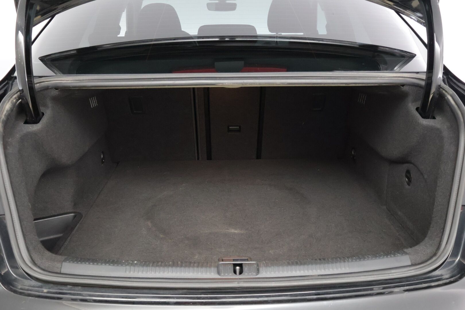 Audi A3 2015 Sedan Business Sport 1,8 TFSI 132 kW quattro S tronic * Vakkari / Sporttipenkit / P-tutka / Bluetooth / LED-valot * - * Suomi-auto / Kahdet renkaat omilla alumiinivanteilla! *