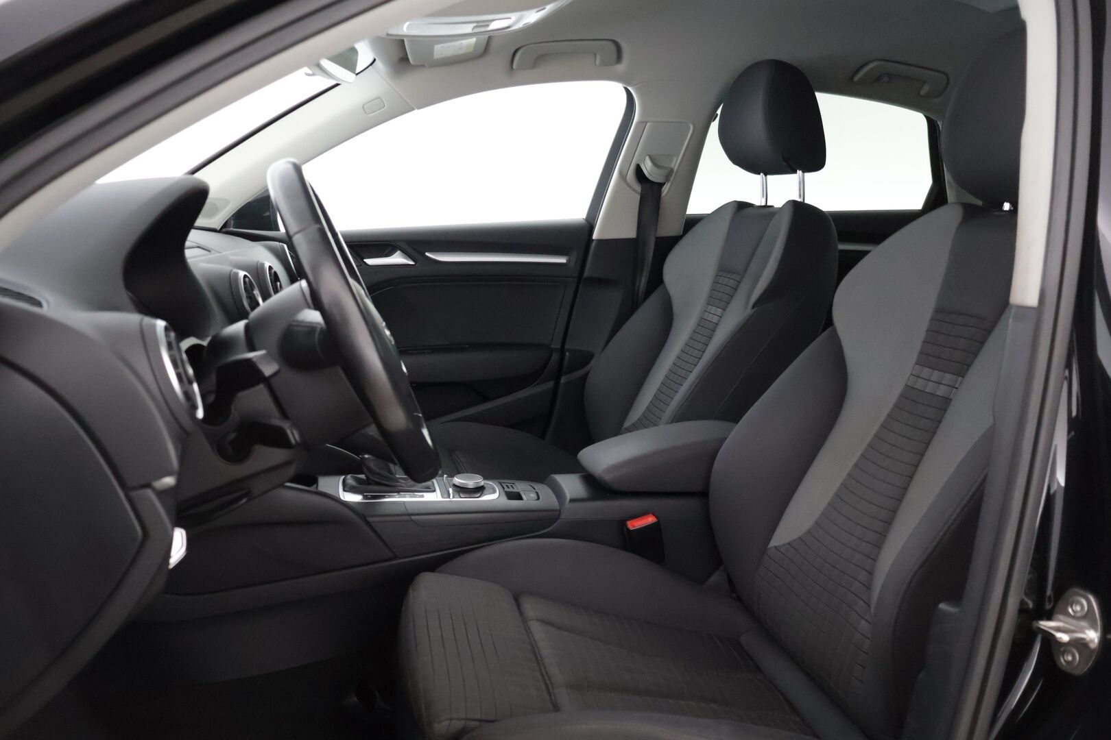 Audi A3 2016 Sedan Business Sport 1,8 TFSI 132 kW quattro S tronic * Vakkari / Sporttipenkit / P-tutka / Bluetooth / LED-valot * - * Suomi-auto / Kahdet renkaat omilla alumiinivanteilla! *