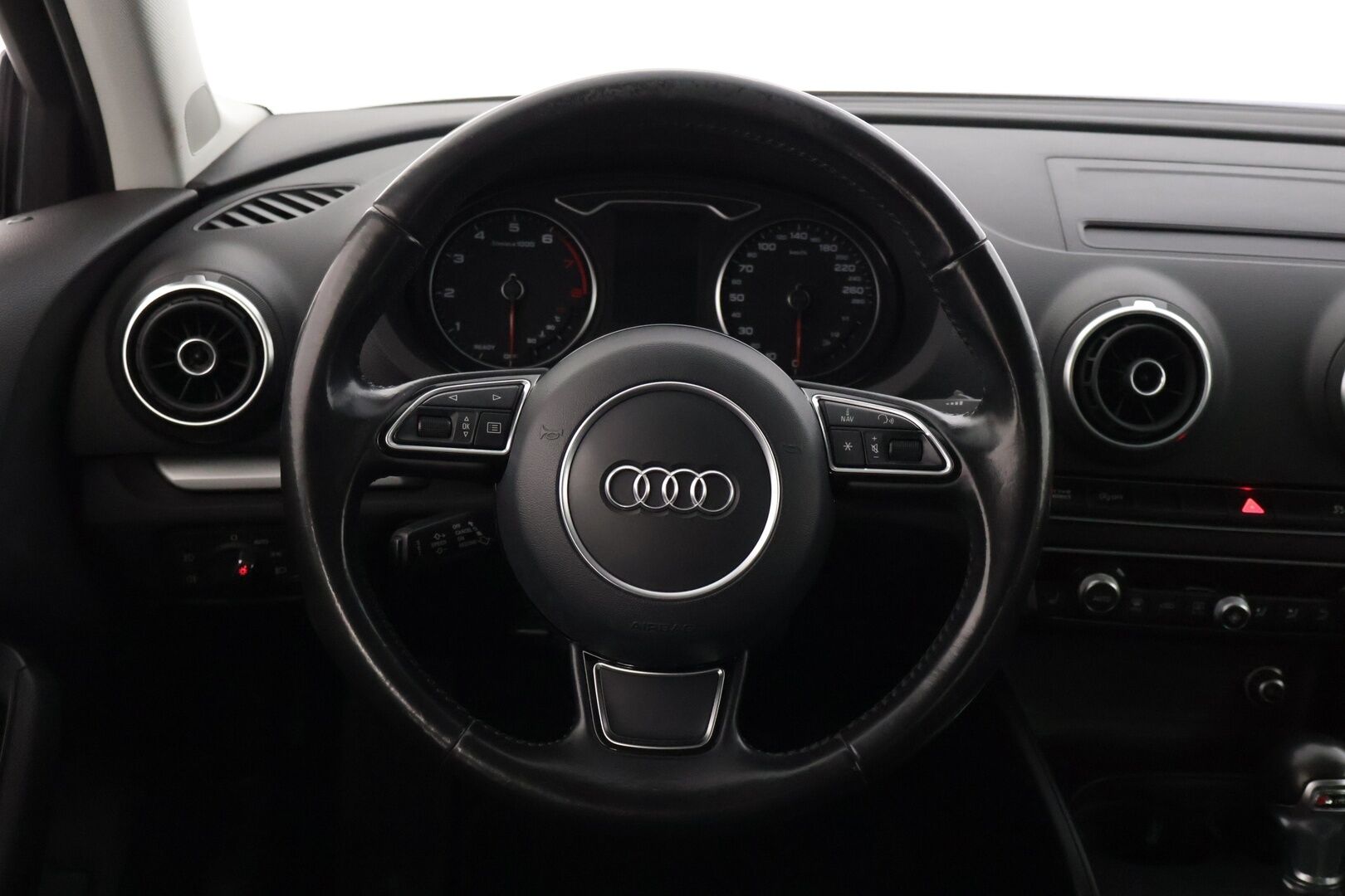 Audi A3 2016 Sedan Business Sport 1,8 TFSI 132 kW quattro S tronic * Vakkari / Sporttipenkit / P-tutka / Bluetooth / LED-valot * - * Suomi-auto / Kahdet renkaat omilla alumiinivanteilla! *