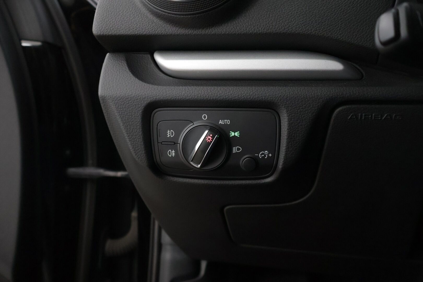 Audi A3 2016 Sedan Business Sport 1,8 TFSI 132 kW quattro S tronic * Vakkari / Sporttipenkit / P-tutka / Bluetooth / LED-valot * - * Suomi-auto / Kahdet renkaat omilla alumiinivanteilla! *