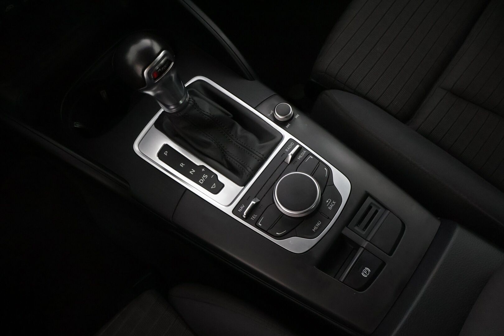 Audi A3 2016 Sedan Business Sport 1,8 TFSI 132 kW quattro S tronic * Vakkari / Sporttipenkit / P-tutka / Bluetooth / LED-valot * - * Suomi-auto / Kahdet renkaat omilla alumiinivanteilla! *